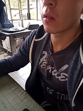 Snapshot of 97banana chatting on 03.17.25 97banana online show from 03.17.25