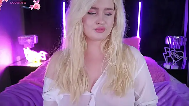 CocoSecretss online show from 02.11.25