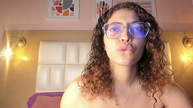 Snapshot of Dollar-girl chatting on 12.27.24 Dollar-girl online show from 12.27.24