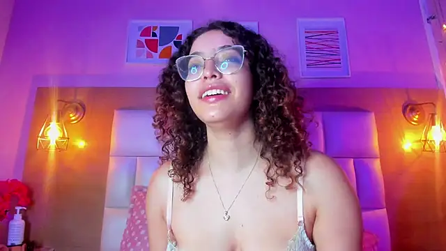 Snapshot of Dollar-girl chatting on 01.09.25 Dollar-girl online show from 01.09.25