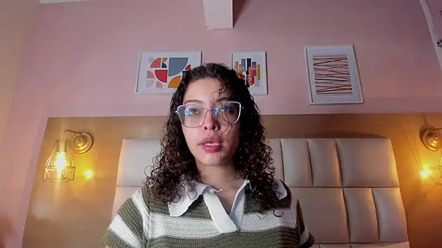 Snapshot of Dollar-girl chatting on 01.13.25 Dollar-girl online show from 01.13.25