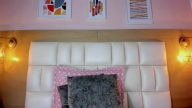 Snapshot of Dollar-girl chatting on 01.22.25 Dollar-girl online show from 01.22.25