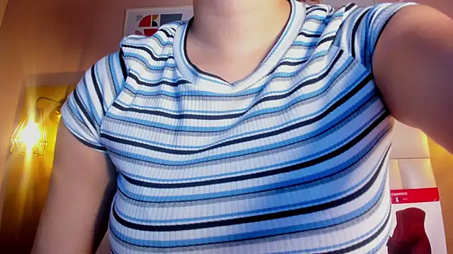 Snapshot of Dollar-girl chatting on 01.30.25 Dollar-girl online show from 01.30.25