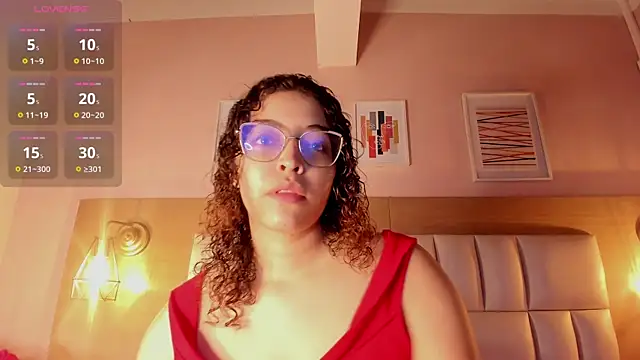 Snapshot of Dollar-girl chatting on 02.01.25 Dollar-girl online show from 02.01.25