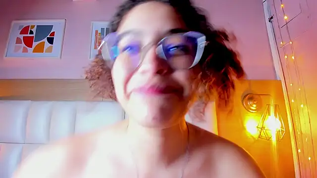 Snapshot of Dollar-girl chatting on 02.08.25 Dollar-girl online show from 02.08.25