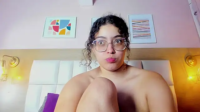 Snapshot of Dollar-girl chatting on 02.15.25 Dollar-girl online show from 02.15.25