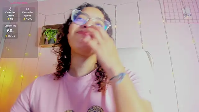 Snapshot of Dollar-girl chatting on 02.28.25 Dollar-girl online show from 02.28.25