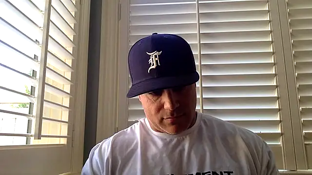 Snapshot of Bad_daddy21 chatting on 09.22.25 Bad daddy21 online show from 09.22.25