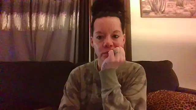 SidneyRaee online show from 12.04.24