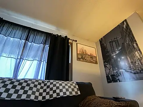 SidneyRaee online show from 12.04.24