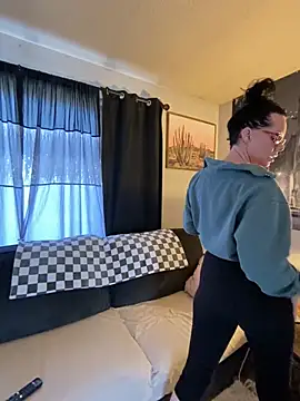 SidneyRaee online show from 12.10.24