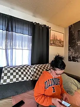 SidneyRaee online show from 12.17.24