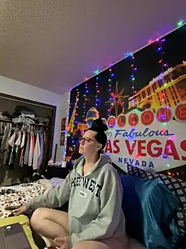 SidneyRaee online show from 12.26.24