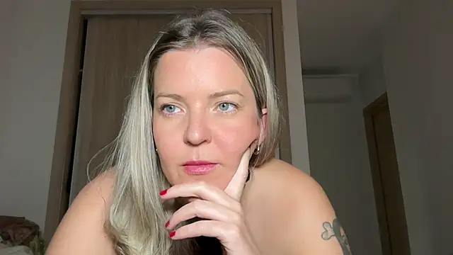 Snapshot of naughtyhollyxxxx chatting on 01.09.25 naughtyhollyxxxx online show from 01.09.25