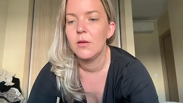 Snapshot of naughtyhollyxxxx chatting on 09.15.25 naughtyhollyxxxx online show from 09.15.25