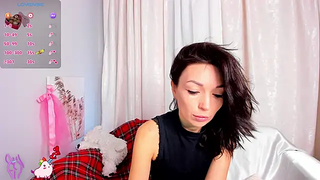 Snapshot of jessica_tiny chatting on 10.14.25 jessica tiny online show from 10.14.25