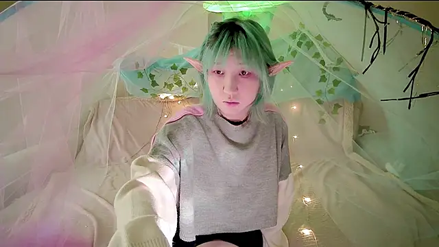 Snapshot of Akemilun chatting on 10.24.25 Akemilun online show from 10.24.25