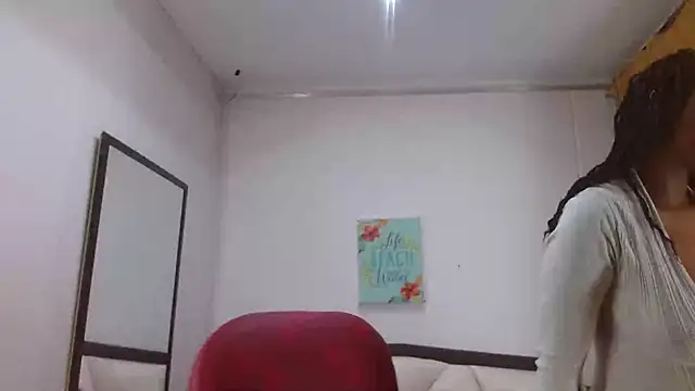 Snapshot of Sara_Marks chatting on 10.04.25 Sara Marks online show from 10.04.25