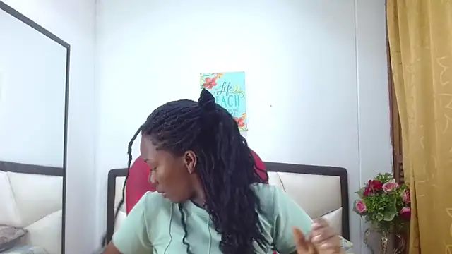 Snapshot of Sara_Marks chatting on 10.06.25 Sara Marks online show from 10.06.25