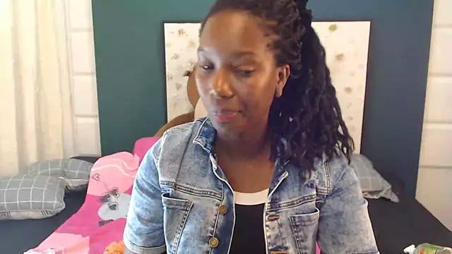 Snapshot of Sara_Marks chatting on 10.11.25 Sara Marks online show from 10.11.25