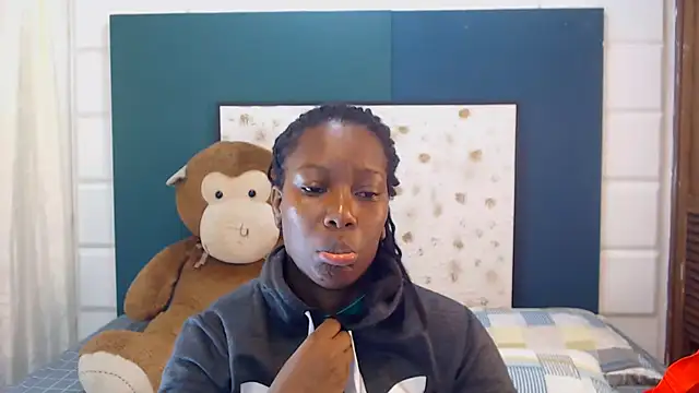 Snapshot of Sara_Marks chatting on 10.14.25 Sara Marks online show from 10.14.25