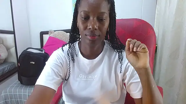 Snapshot of Sara_Marks chatting on 10.20.25 Sara Marks online show from 10.20.25