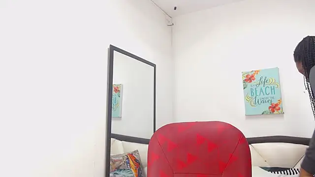 Snapshot of Sara_Marks chatting on 11.05.25 Sara Marks online show from 11.05.25