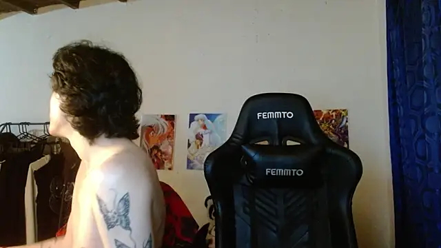 Snapshot of angelitofemboy chatting on 01.29.25 angelitofemboy online show from 01.29.25