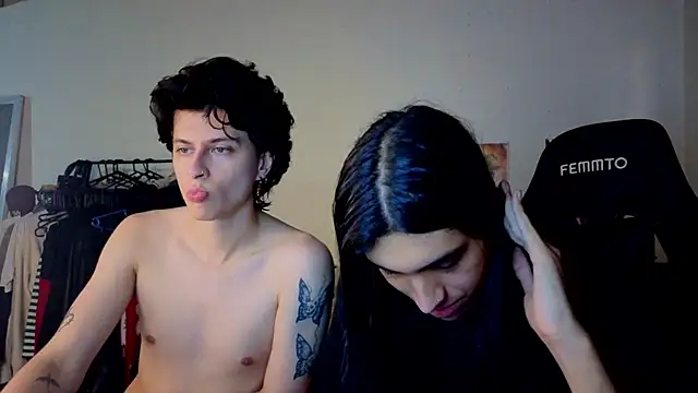 Snapshot of angelitofemboy chatting on 10.25.25 angelitofemboy online show from 10.25.25