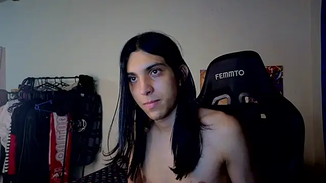 Snapshot of angelitofemboy chatting on 10.27.25 angelitofemboy online show from 10.27.25