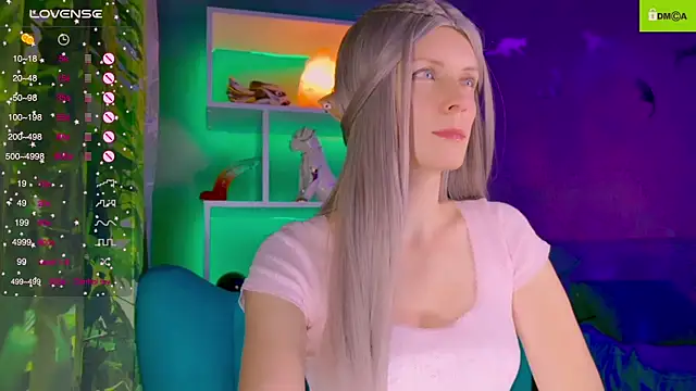 Snapshot of Flash_Summer chatting on 10.20.25 Flash Summer online show from 10.20.25