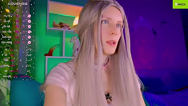 Snapshot of Flash_Summer chatting on 10.30.25 Flash Summer online show from 10.30.25