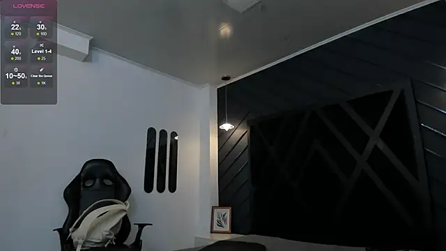 Snapshot of Apolo_Bianco_ chatting on 09.30.25 Apolo Bianco online show from 09.30.25