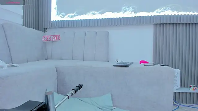 Snapshot of Apolo_Bianco_ chatting on 10.29.25 Apolo Bianco online show from 10.29.25