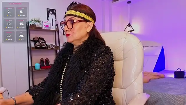 Snapshot of lady_nylon_ chatting on 10.31.25 lady nylon online show from 10.31.25