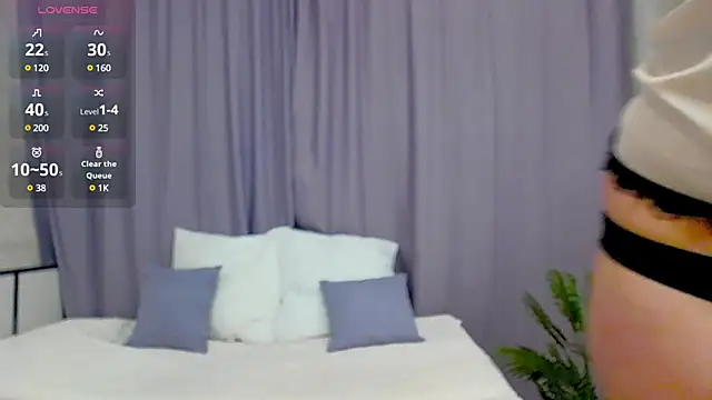 Camelia Lillie online show from 01.12.25