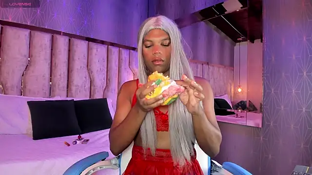 Snapshot of ari_monet chatting on 01.24.25 ari monet online show from 01.24.25