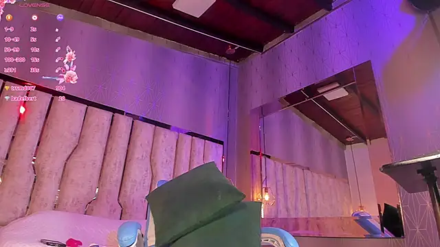 Snapshot of ari_monet chatting on 02.11.25 ari monet online show from 02.11.25