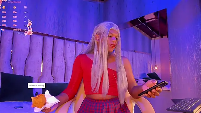 Snapshot of ari_monet chatting on 02.25.25 ari monet online show from 02.25.25