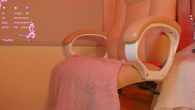 Snapshot of ari_monet chatting on 03.14.25 ari monet online show from 03.14.25