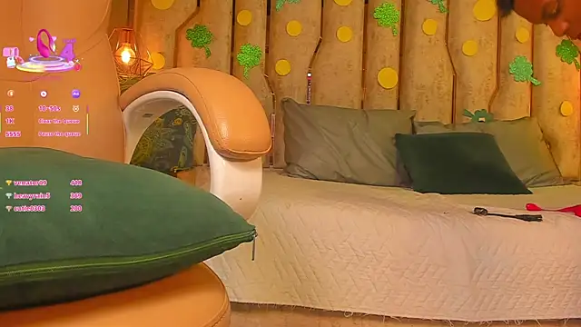 Snapshot of ari_monet chatting on 03.18.25 ari monet online show from 03.18.25