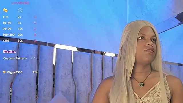 Snapshot of ari_monet chatting on 11.04.25 ari monet online show from 11.04.25