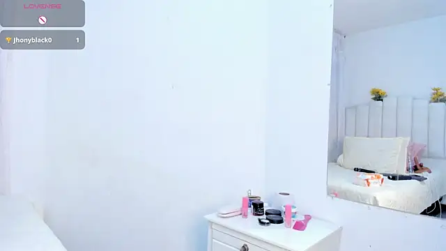 Snapshot of RoxannaBlanche chatting on 12.04.25 RoxannaBlanche online show from 12.04.25