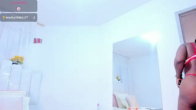 Snapshot of RoxannaBlanche chatting on 12.21.25 RoxannaBlanche online show from 12.21.25