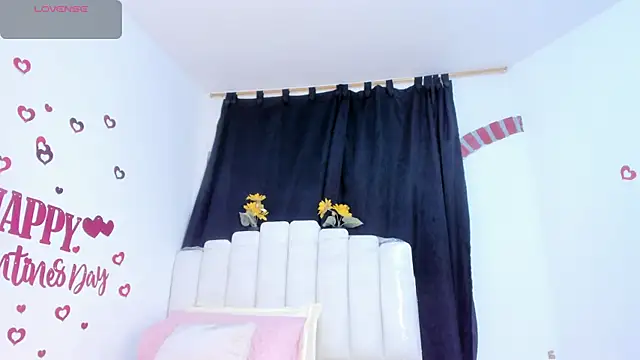 Snapshot of RoxannaBlanche chatting on 02.13.26 RoxannaBlanche online show from 02.13.26