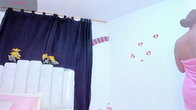 Snapshot of RoxannaBlanche chatting on 02.17.26 RoxannaBlanche online show from 02.17.26