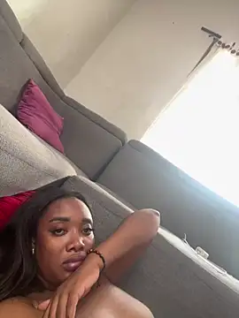 Snapshot of RoxannaBlanche chatting on 02.22.26 RoxannaBlanche online show from 02.22.26