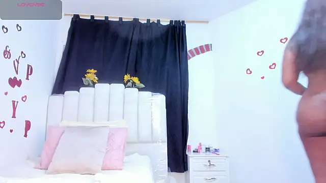 Snapshot of RoxannaBlanche chatting on 03.02.26 RoxannaBlanche online show from 03.02.26