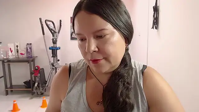 Snapshot of claryssa_ chatting on 05.13.26 claryssa online show from 05.13.26