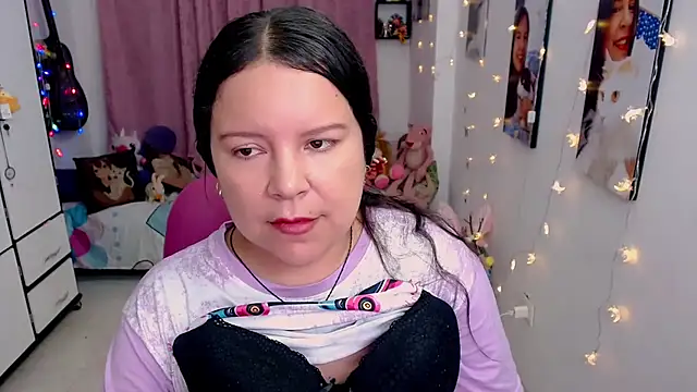 Snapshot of claryssa_ chatting on 05.16.26 claryssa online show from 05.16.26